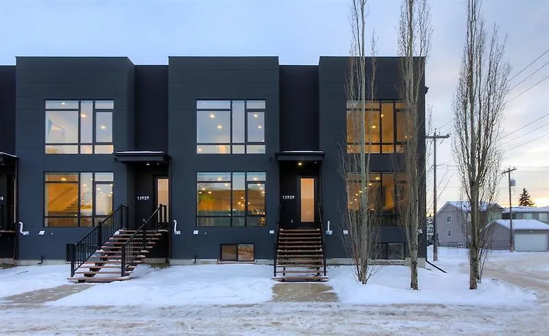 펜션 New Luxury Townhome 에드먼턴