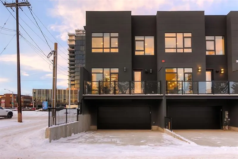 New Luxury Townhome 에드먼턴