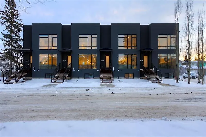 New Luxury Townhome 에드먼턴