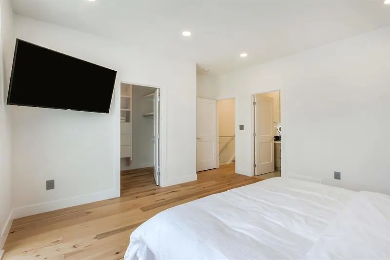 New Luxury Townhome 에드먼턴 펜션