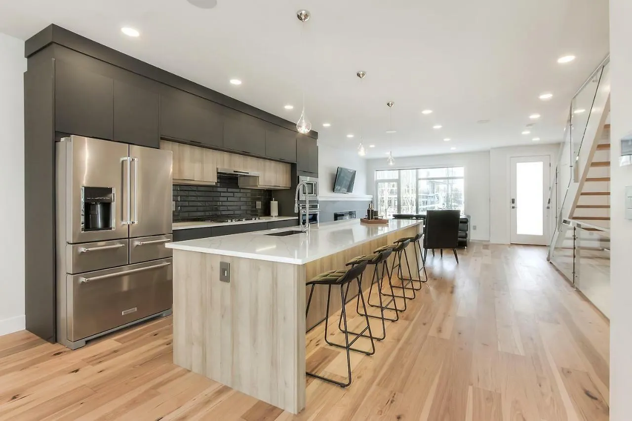 New Luxury Townhome 에드먼턴