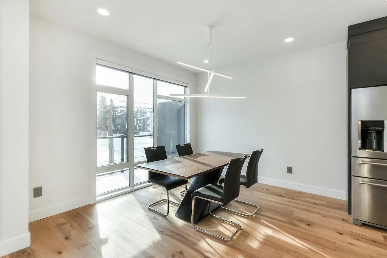 펜션 New Luxury Townhome 에드먼턴 캐나다