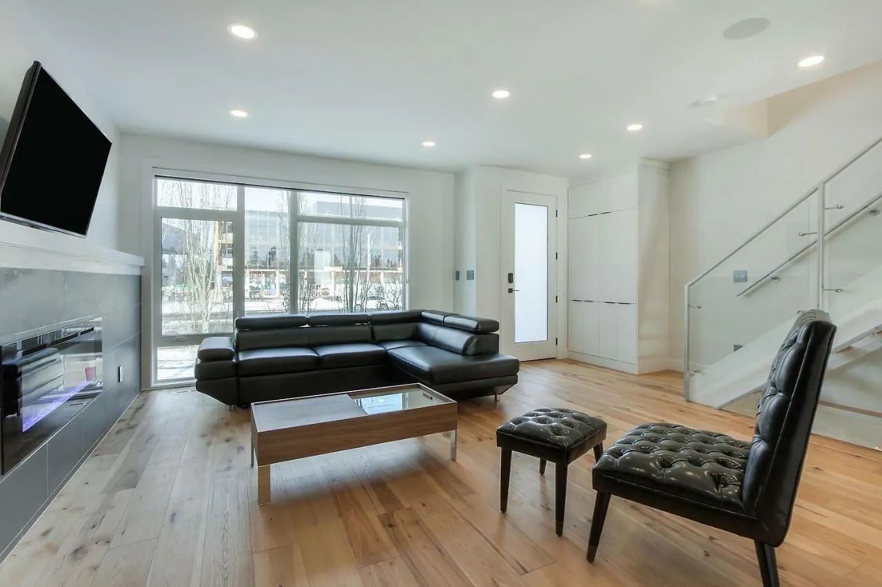 New Luxury Townhome 에드먼턴