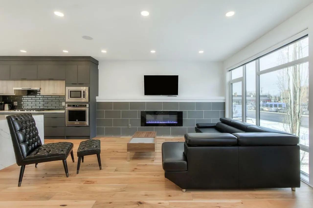 펜션 New Luxury Townhome 에드먼턴