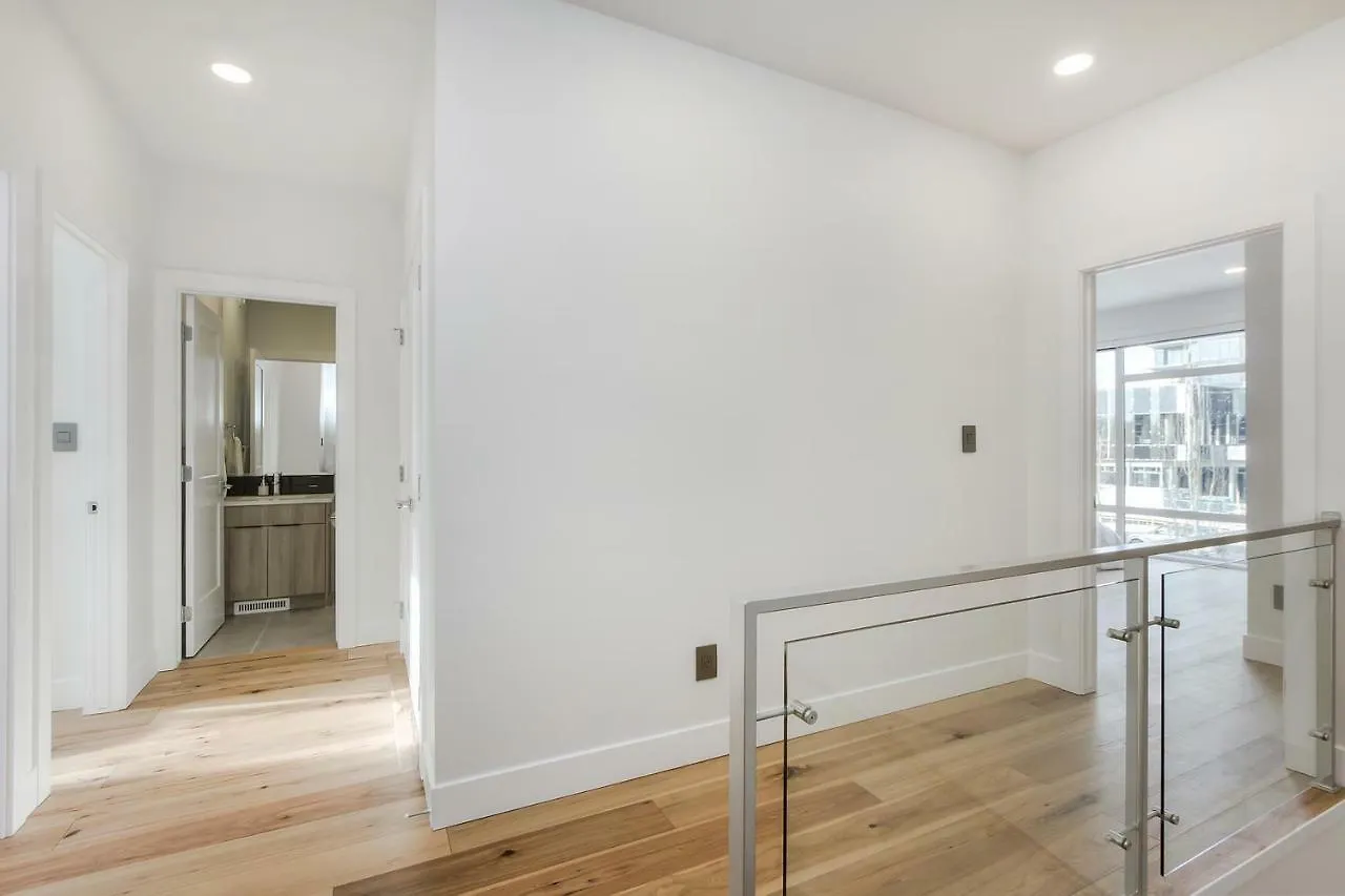 New Luxury Townhome 에드먼턴 0*,