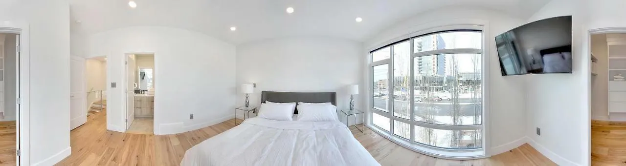 펜션 New Luxury Townhome 에드먼턴