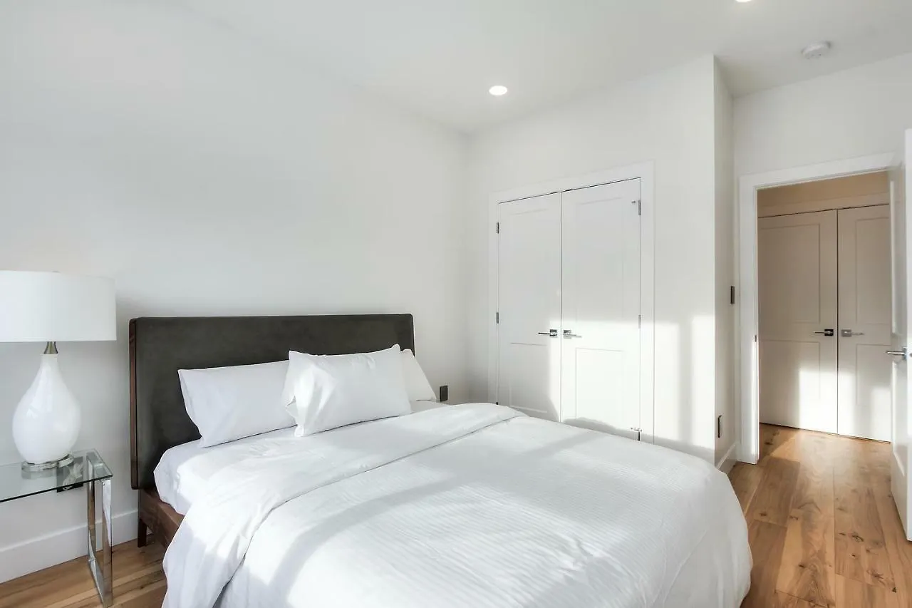 New Luxury Townhome 에드먼턴 펜션