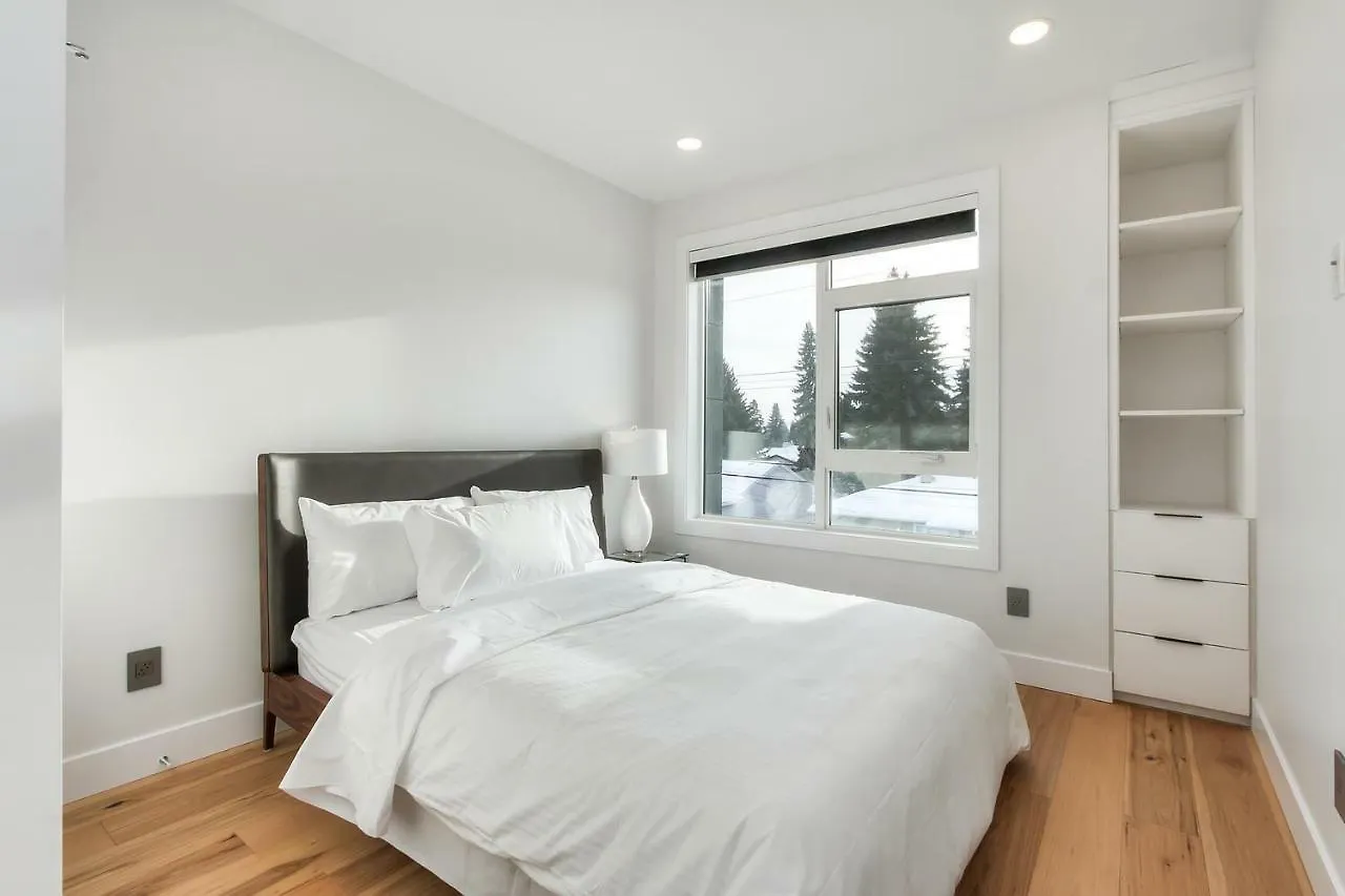 New Luxury Townhome 에드먼턴