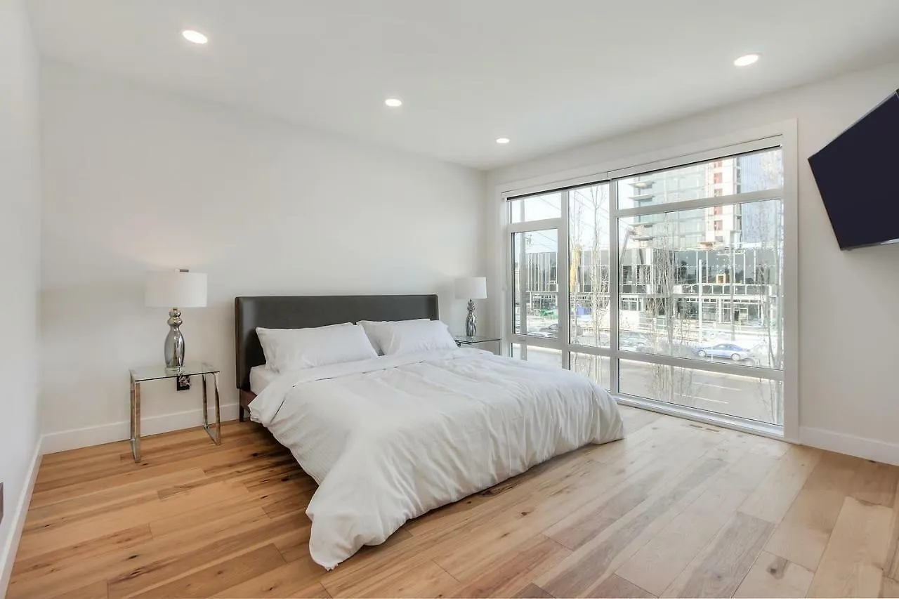 New Luxury Townhome 에드먼턴 캐나다