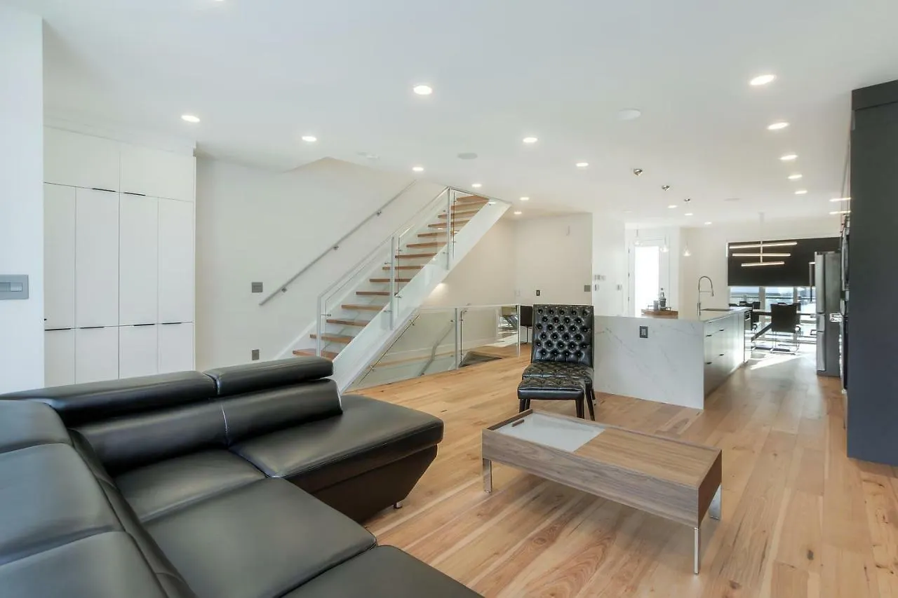 New Luxury Townhome Edmonton 0*,  Kanada