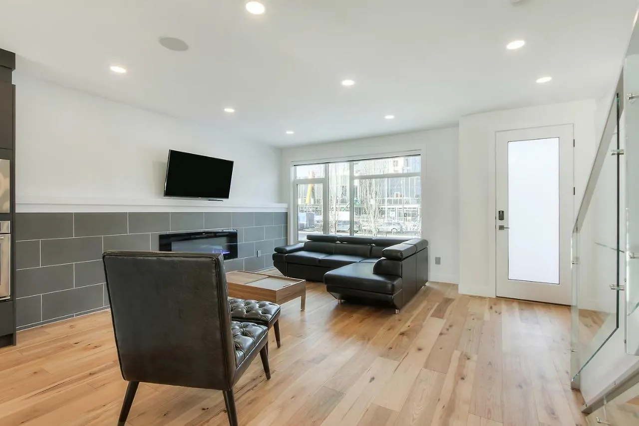 New Luxury Townhome Edmonton Tatil Evi