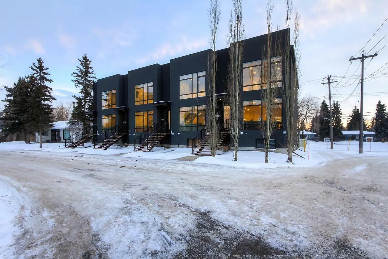 New Luxury Townhome Edmonton Tatil Evi